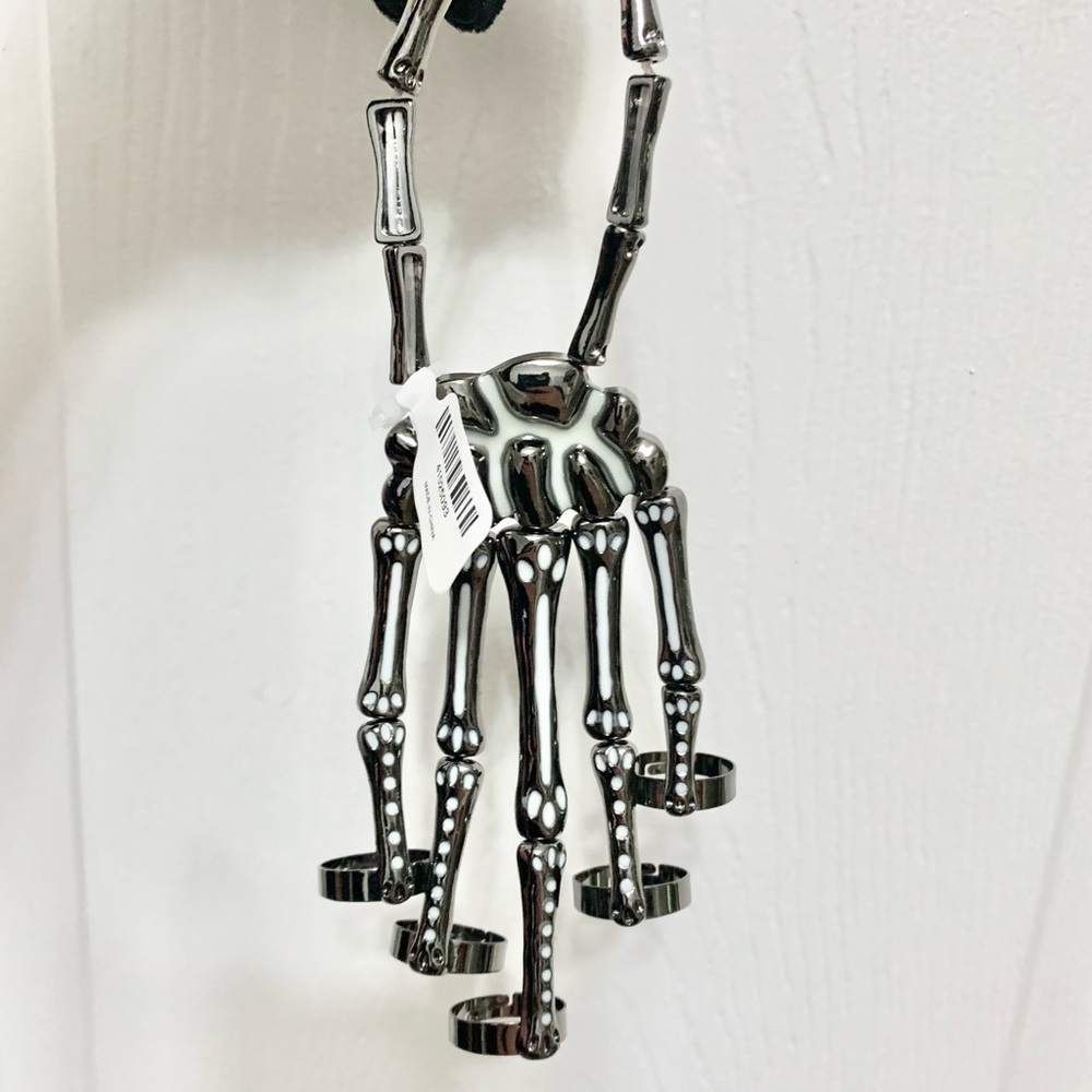 Torrid Skeleton Hand Cuff Glow in the Dark - 1X 2X - NEW - Picture 8 of 8